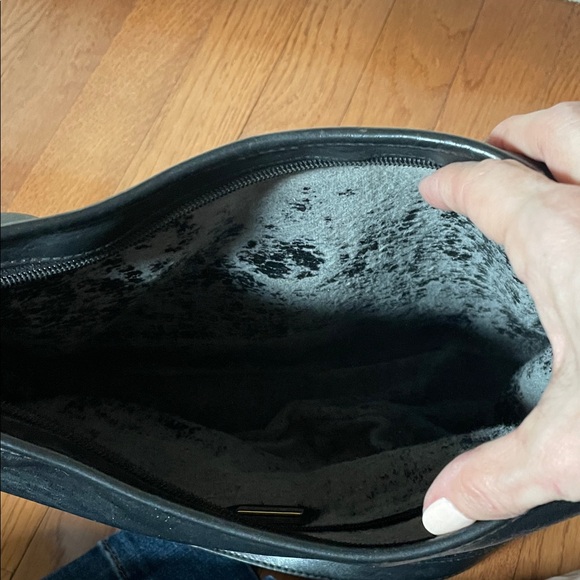 Authentic Gucci Black Logo Shoulder Bag - Picture 15 of 15